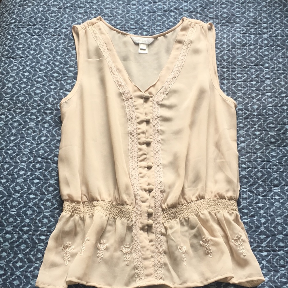 Cream sleeveless blouse sz small